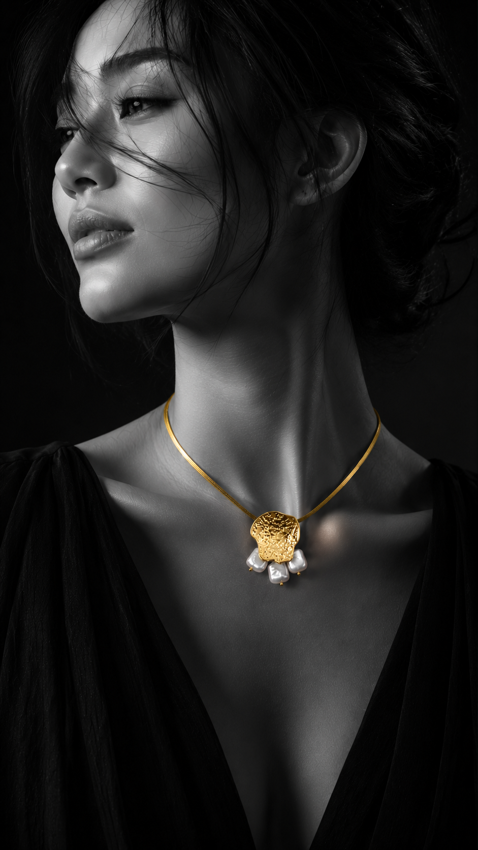 Luminous Gold Pearl Choker