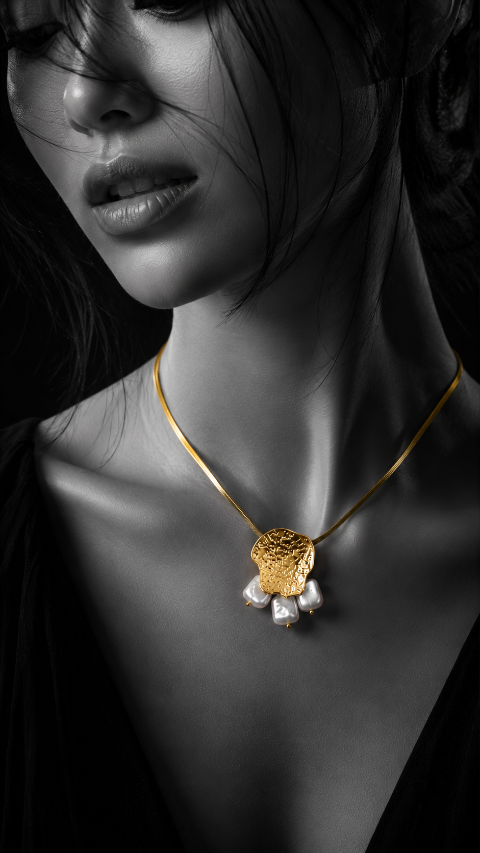 Luminous Gold Pearl Choker