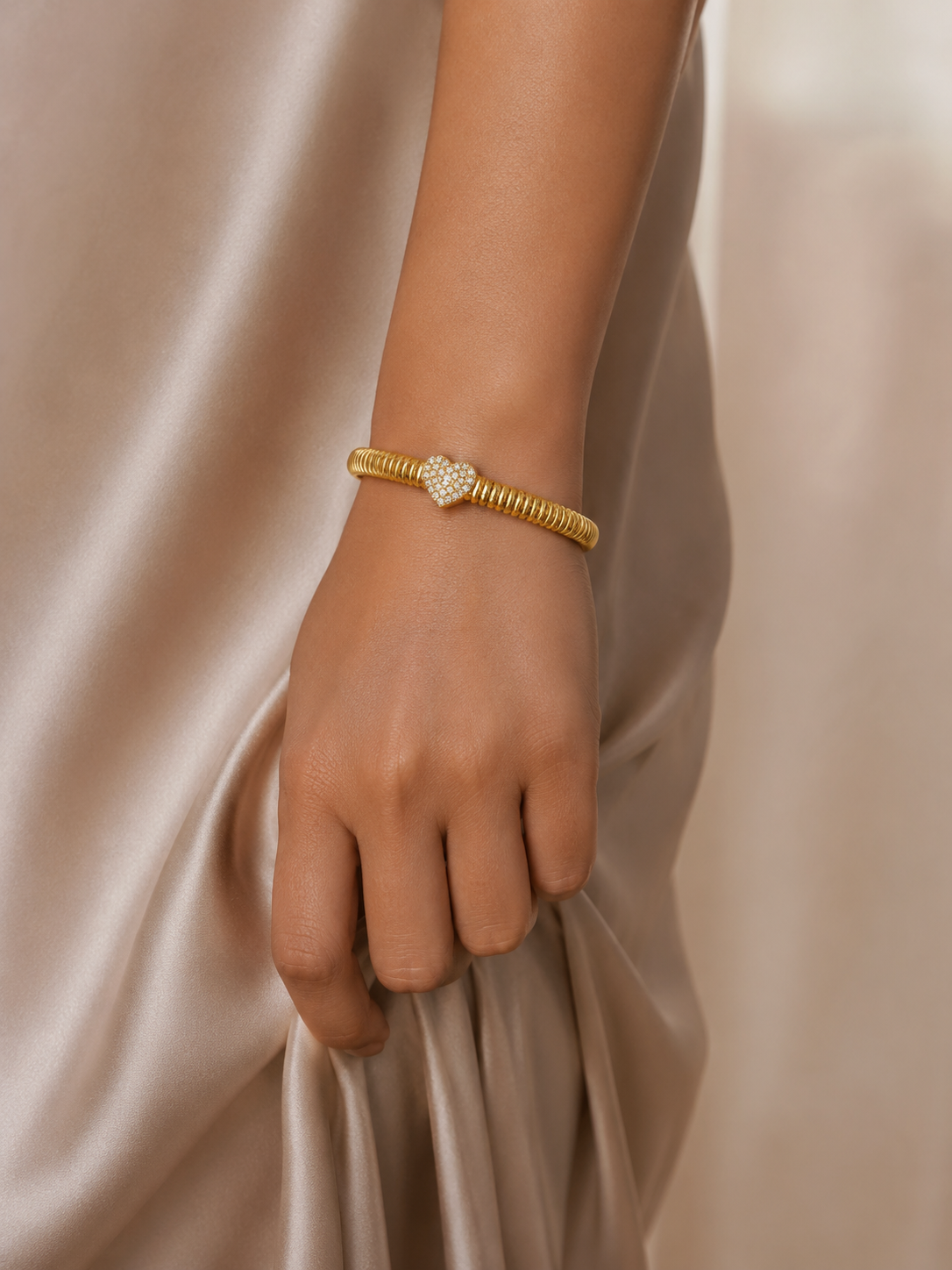 The Golden Stella Heart Bangle