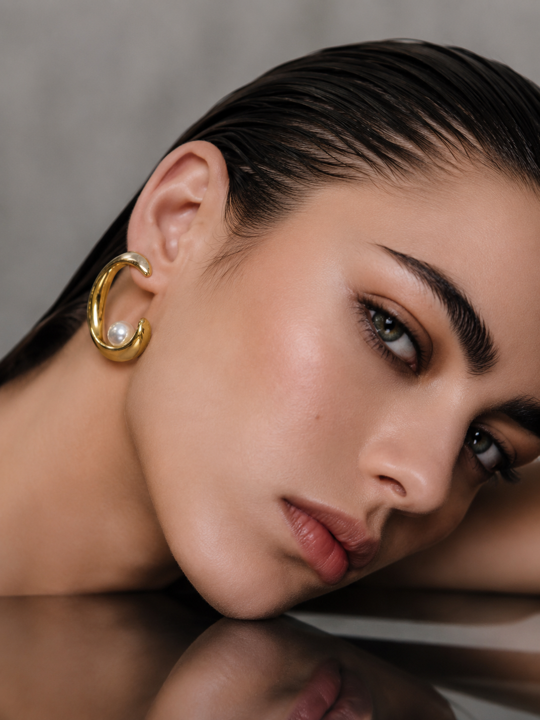 The Aura Pearl statement Hoop