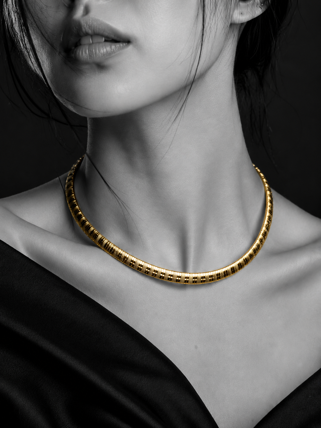 Zircons Liquid Collar Neckpiece