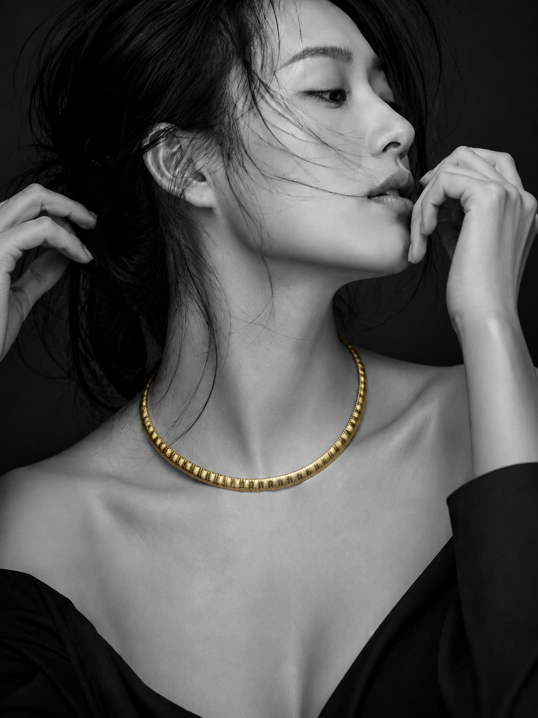 Zircons Liquid Collar Neckpiece